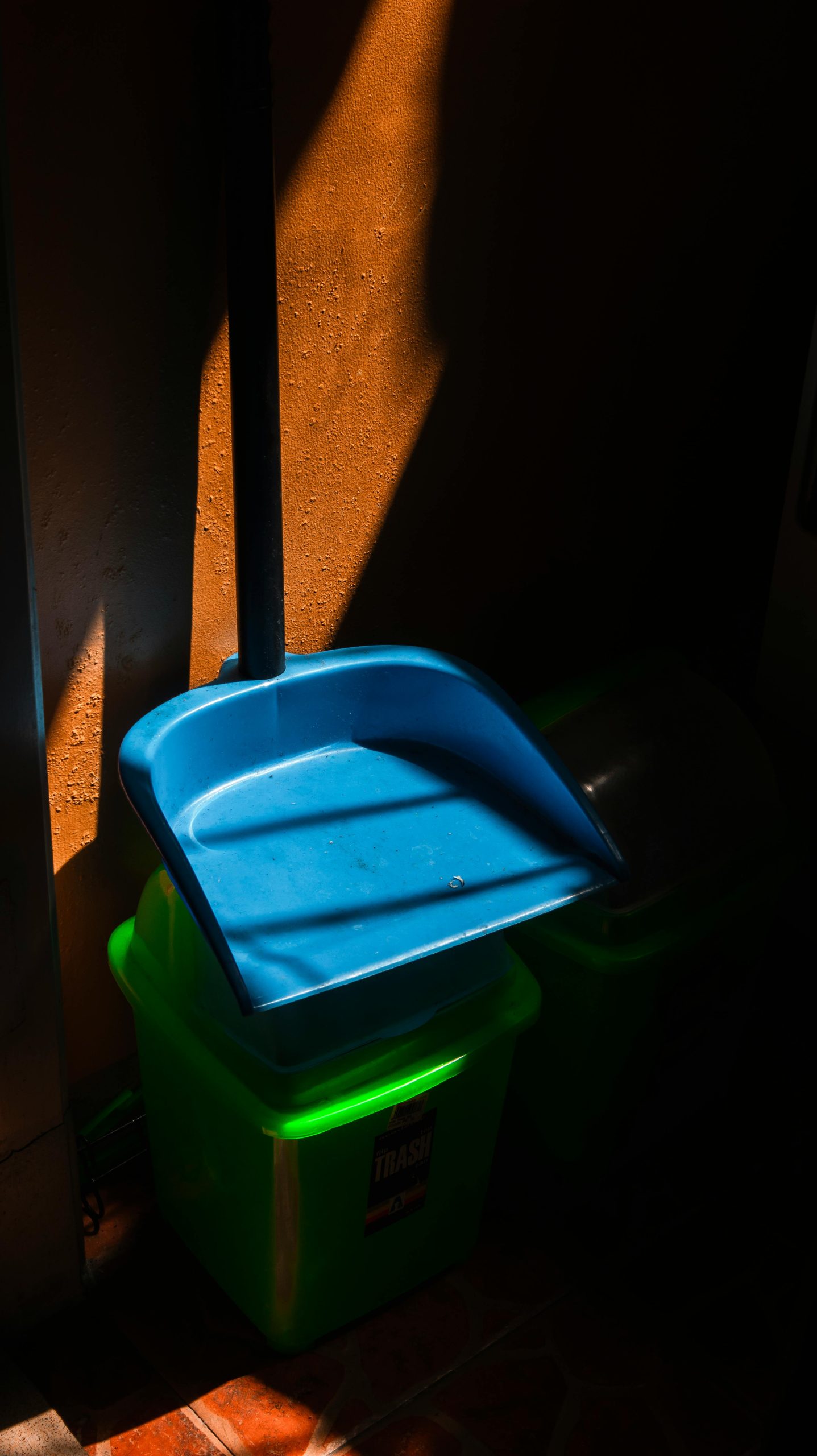 Comment nettoyer efficacement un bidon en plastique