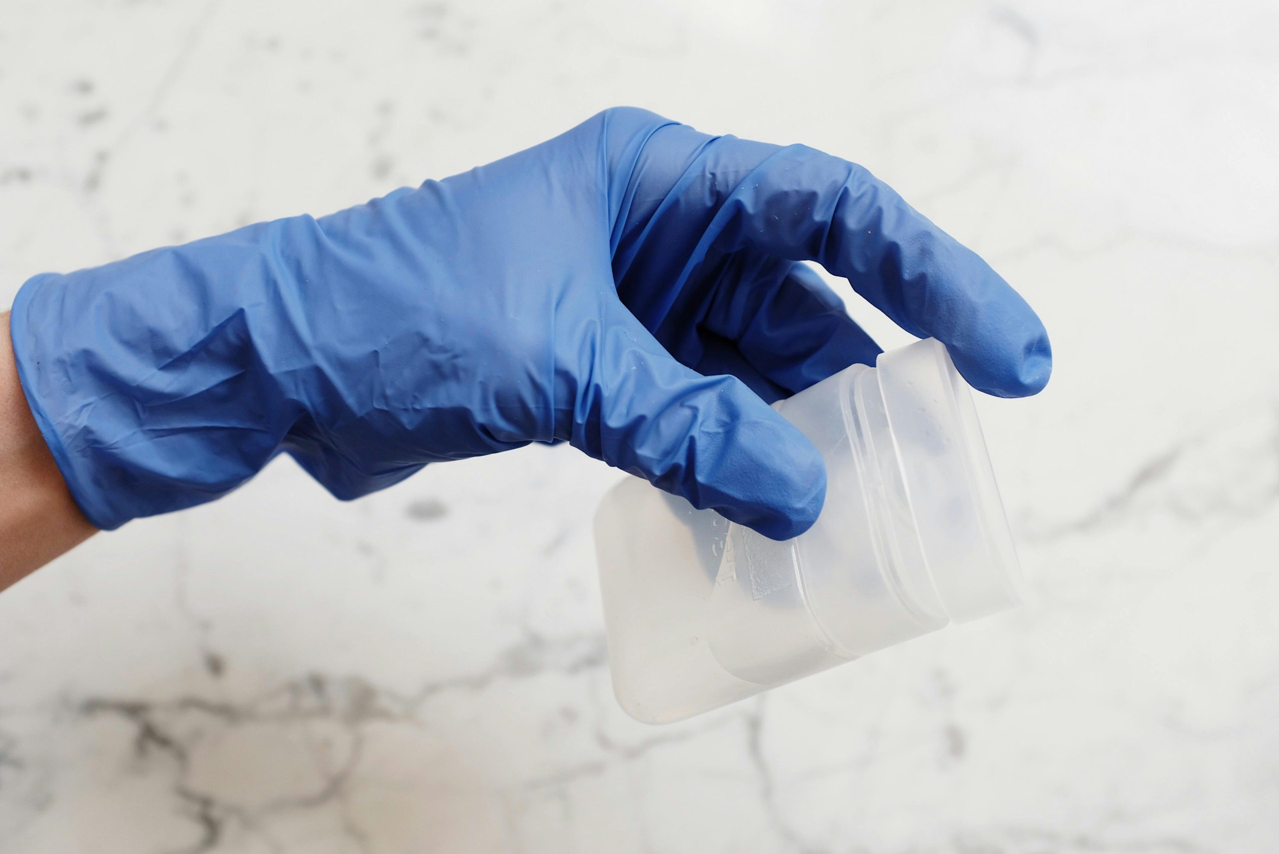 Méthode efficace pour nettoyer un bidon en plastique