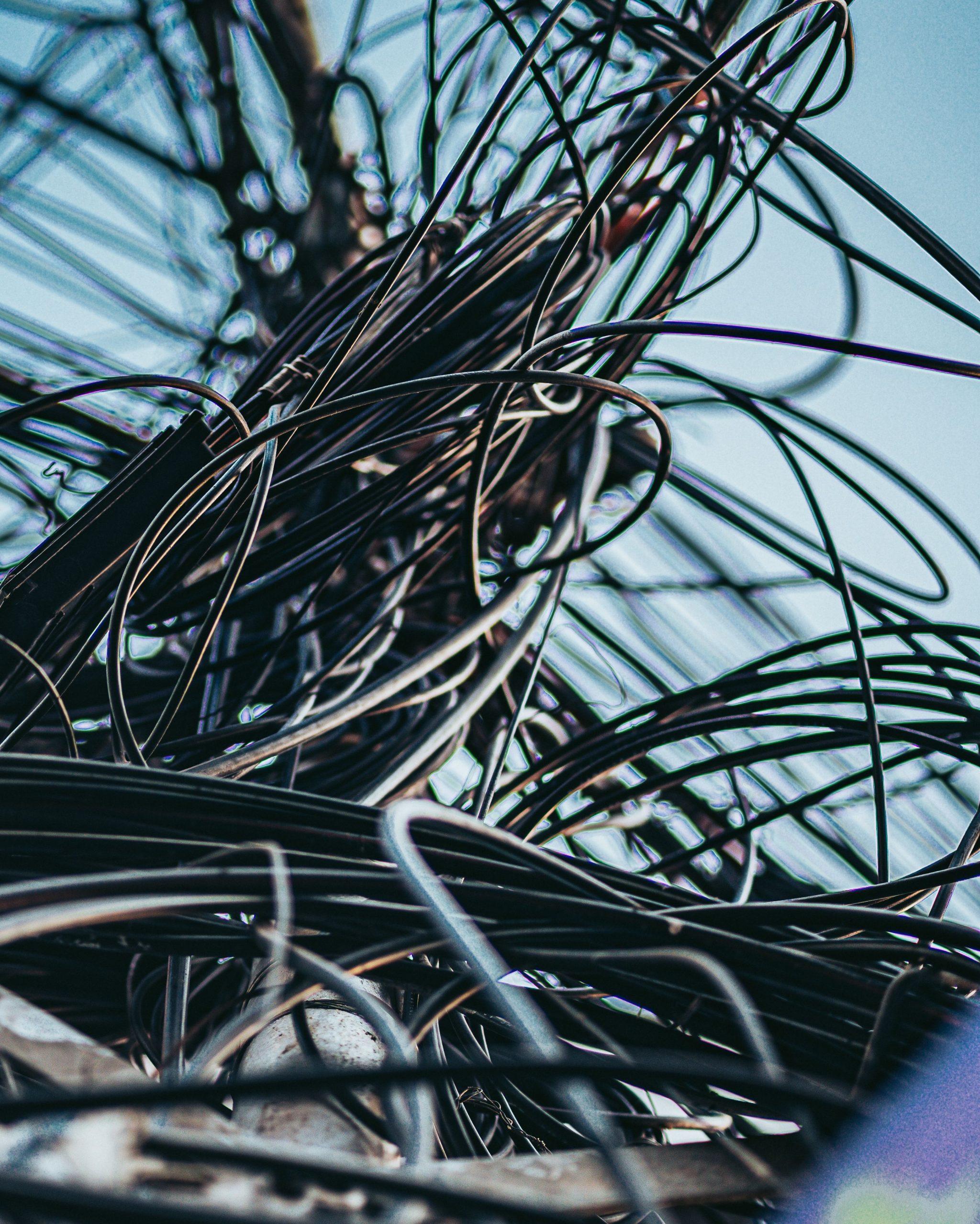Risques de surcharge électrique lors du branchement d'appareils américains en France