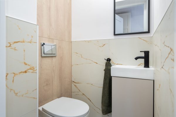 WC lave-main : quels avantages et inconvénients réels ?