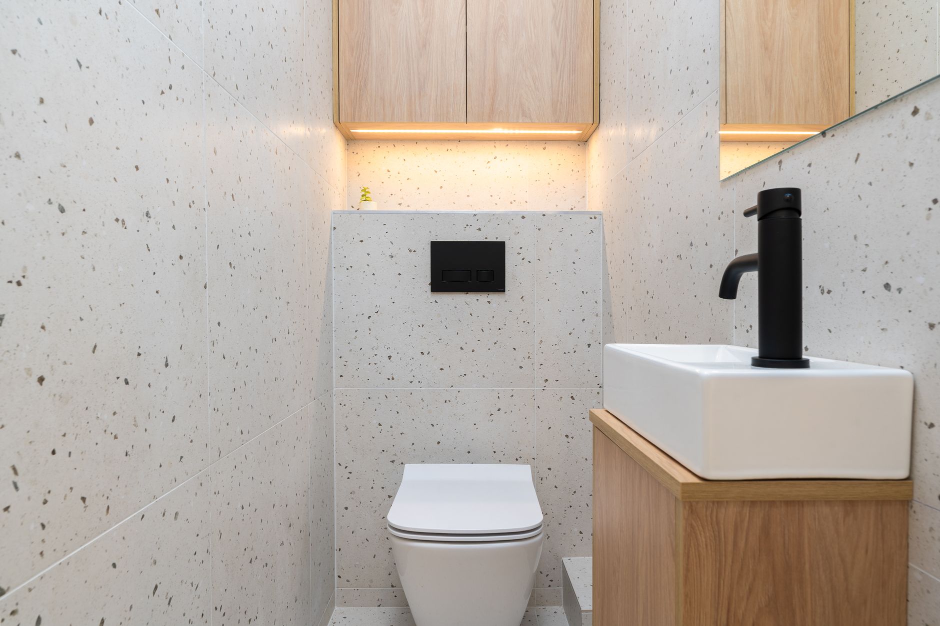 Salle de bain épurée aux lignes sobres