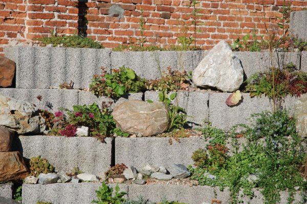 Construire un mur de clôture en parpaing dans les règles